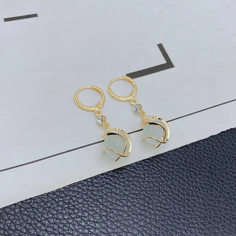 Boucles d'Oreilles Pendantes Délicates 'Opale de Chat' – Finition Dorée ou Argentée